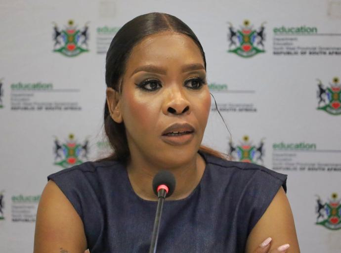 MEC MOTSUMI HELD AN ACCOUNTABILITY MEETING WITH THE DEPARTMENTAL SENIOR MANAGEMENT
